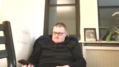 Snapshot of cwalkerw chatting on 22, 10, 2025 Walker online show from 22, 10, 2025