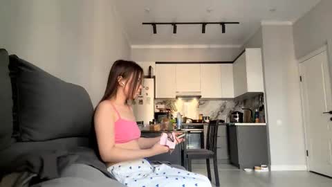 Snapshot of cwenecollins chatting on 9, 9, 2025 Akemi online show from 9, 9, 2025