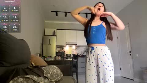 Snapshot of cwenecollins chatting on 10, 9, 2025 Akemi online show from 10, 9, 2025