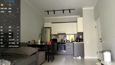 Snapshot of cwenecollins chatting on 16, 9, 2025 Akemi online show from 16, 9, 2025