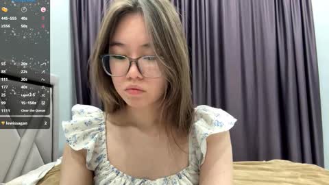 Snapshot of cwenecollins chatting on 14, 10, 2025 Akemi online show from 14, 10, 2025