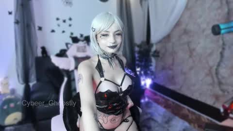 Snapshot of cybeer_ghoostly chatting on 9, 10, 2025 Naomii online show from 9, 10, 2025