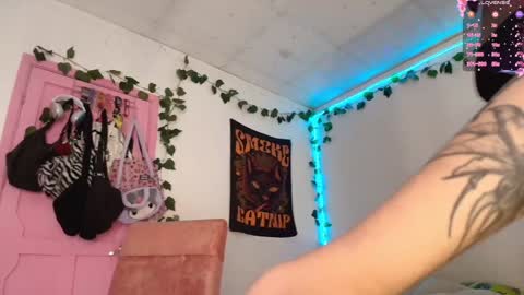 Snapshot of cybercami chatting on 5, 2, 2025 Camila online show from 5, 2, 2025