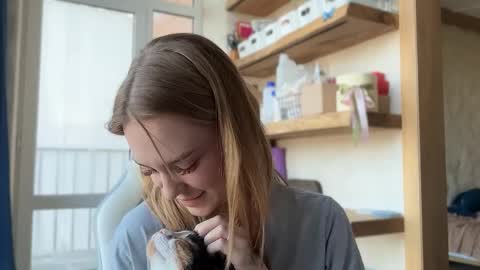 Im Emi streaming with my friend Reyna today online show from 16, 4, 2026