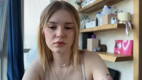 Im Emi streaming with my friend Reyna today online show from 5, 6, 2026