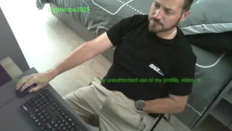 Snapshot of cypheros2025 chatting on 22, 5, 2026 Chris online show from 22, 5, 2026