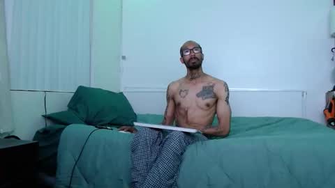 SkinnyTattedGuy online show from 11, 5, 2026