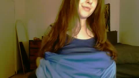 Snapshot of d_a_i_s_y chatting on 24, 2, 2025 Daisy online show from 24, 2, 2025