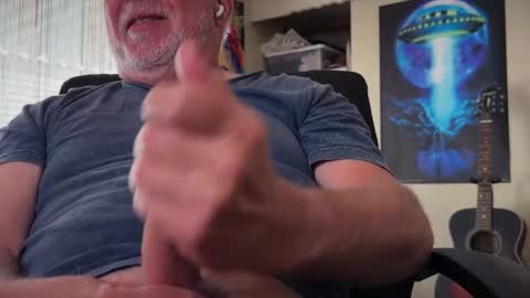Snapshot of dadbate23 chatting on 5, 4, 2026 dadbate23 online show from 5, 4, 2026