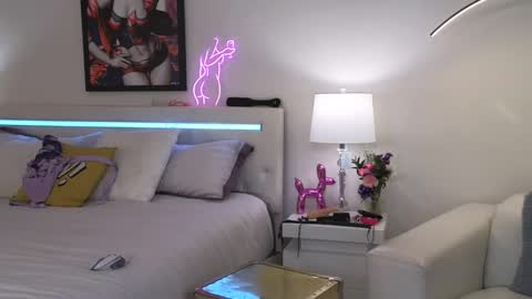 Sabrinna Bae online show from 2, 2, 2025