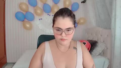 Snapshot of daeneryslove_doll chatting on 12, 10, 2025 daeneryslove_doll online show from 12, 10, 2025