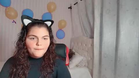 Snapshot of daeneryslove_doll chatting on 19, 10, 2025 daeneryslove_doll online show from 19, 10, 2025