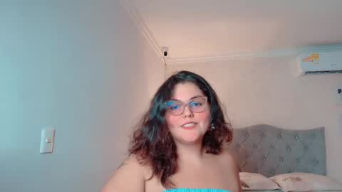 Snapshot of daeneryslove_doll chatting on 8, 11, 2025 daeneryslove_doll online show from 8, 11, 2025
