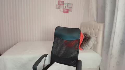 Snapshot of daeneryslove_doll chatting on 12, 11, 2025 daeneryslove_doll online show from 12, 11, 2025