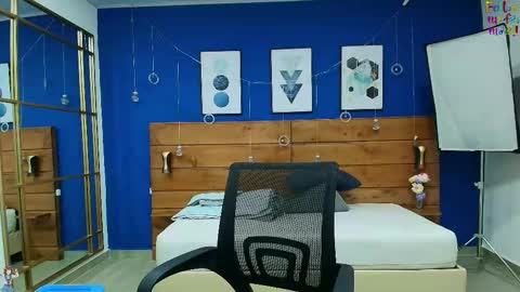  Dahiana  online show from 18, 11, 2025