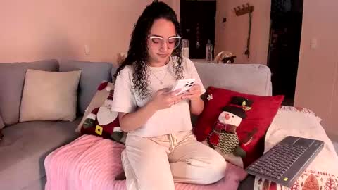 Snapshot of dahliabrowniee chatting on 1, 12, 2025 Dahli online show from 1, 12, 2025