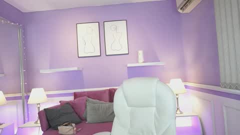 Dahlia Grey online show from 17, 9, 2025