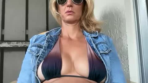 Daisy137 online show from 11, 2, 2026