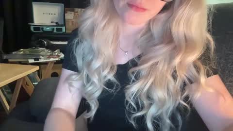 Snapshot of daisy_divine_69 chatting on 29, 9, 2025 DaisyDivine online show from 29, 9, 2025