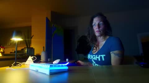 Snapshot of daisy_dove chatting on 18, 11, 2025 Daisy online show from 18, 11, 2025