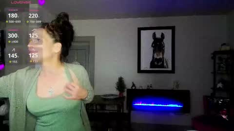 Snapshot of daisy_dove chatting on 14, 12, 2025 Daisy online show from 14, 12, 2025