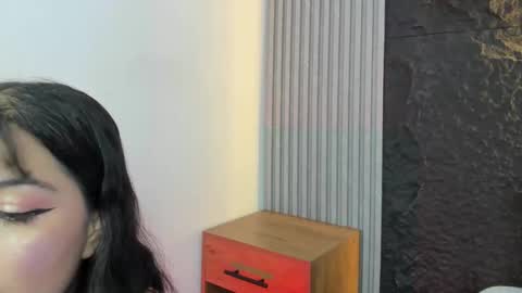 Snapshot of daisy_girll chatting on 12, 9, 2025 daisy_girll online show from 12, 9, 2025