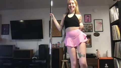 daisymynx online show from 13, 4, 2026