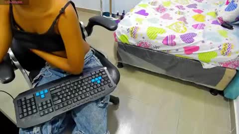 Snapshot of dakota_evans18 chatting on 28, 10, 2025 DAKOTA online show from 28, 10, 2025