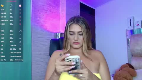 Snapshot of dakotarobbins_ chatting on 13, 12, 2025 dakotarobbins_ online show from 13, 12, 2025