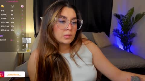 dakottaa__ online show from 19, 11, 2025