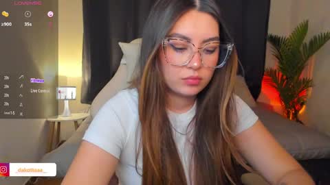 dakottaa__ online show from 9, 4, 2026