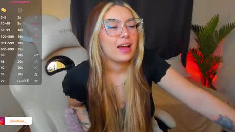 dakottaa__ online show from 25, 6, 2026