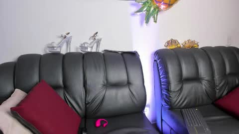 Snapshot of dalila__lu chatting on 8, 11, 2025 Dalila Lu online show from 8, 11, 2025