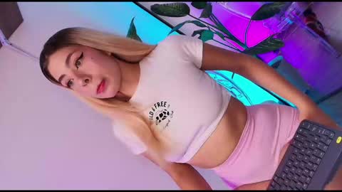 Snapshot of dalila_thoms chatting on 5, 11, 2025 Dalila online show from 5, 11, 2025