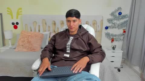 Snapshot of damian23_ chatting on 2, 1, 2025 DAMIAN online show from 2, 1, 2025