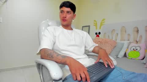Snapshot of damian23_ chatting on 2, 1, 2025 DAMIAN online show from 2, 1, 2025