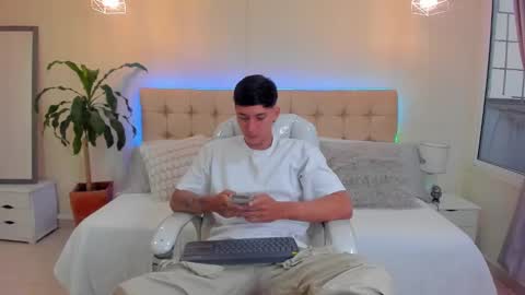 Snapshot of damian23_ chatting on 15, 1, 2025 DAMIAN online show from 15, 1, 2025