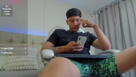 Snapshot of damian23_ chatting on 4, 2, 2025 DAMIAN online show from 4, 2, 2025