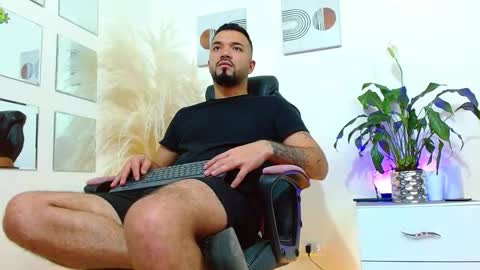 damian_ferrer01 online show from 17, 10, 2025