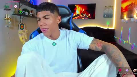 Snapshot of damian_latinxxx chatting on 23, 6, 2026 Damian online show from 23, 6, 2026
