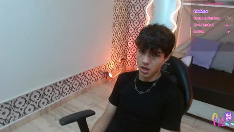 Snapshot of damian_tay chatting on 24, 4, 2026 damian_tay online show from 24, 4, 2026