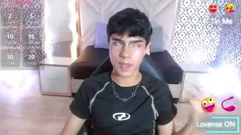 Snapshot of damian_tay1 chatting on 21, 6, 2026 damian_tay1 online show from 21, 6, 2026