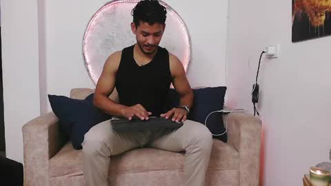 Snapshot of damiann_rees chatting on 5, 6, 2026 instagram damiannreed. online show from 5, 6, 2026