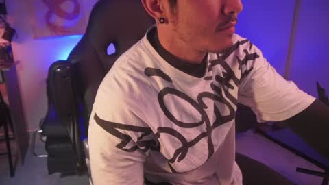 Snapshot of damianow chatting on 5, 1, 2025 insta damn8 -------- online show from 5, 1, 2025