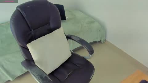 Kary-- independent model Schedule 0530am-1000am colombian time online show from 20, 4, 2026