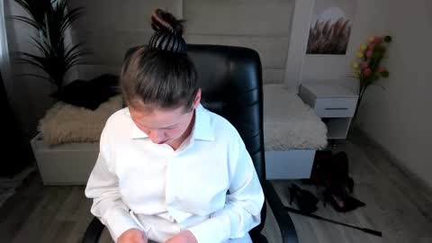 Dana Dom online show from 9, 2, 2025