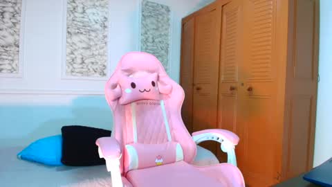 Snapshot of danellahouston chatting on 8, 10, 2025 Danella Houston online show from 8, 10, 2025