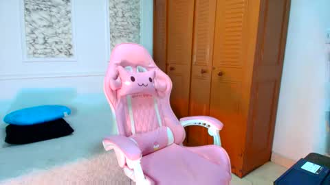 Snapshot of danellahouston chatting on 19, 11, 2025 Danella Houston online show from 19, 11, 2025