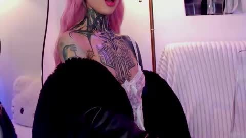 Snapshot of dani_valen chatting on 4, 12, 2025 Dani online show from 4, 12, 2025