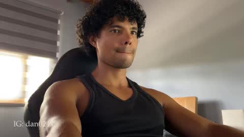 Snapshot of daniel0910s chatting on 18, 12, 2025 Daniel online show from 18, 12, 2025